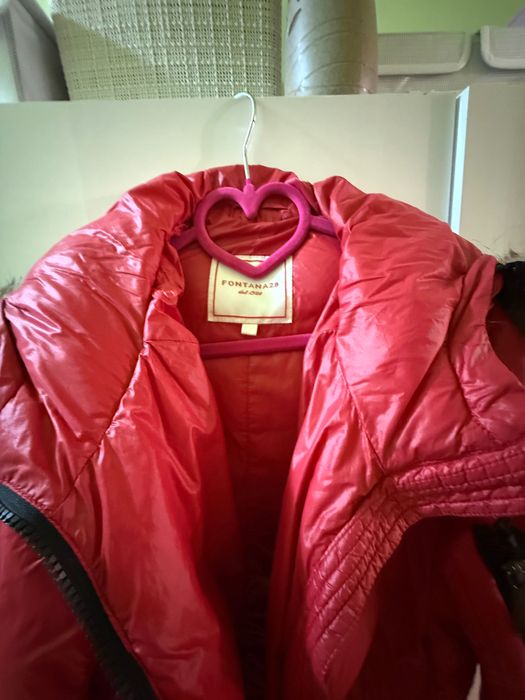 Vând geaca roșie fontana