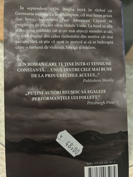 Carti de fictiune Ken Follett si Dan Brown