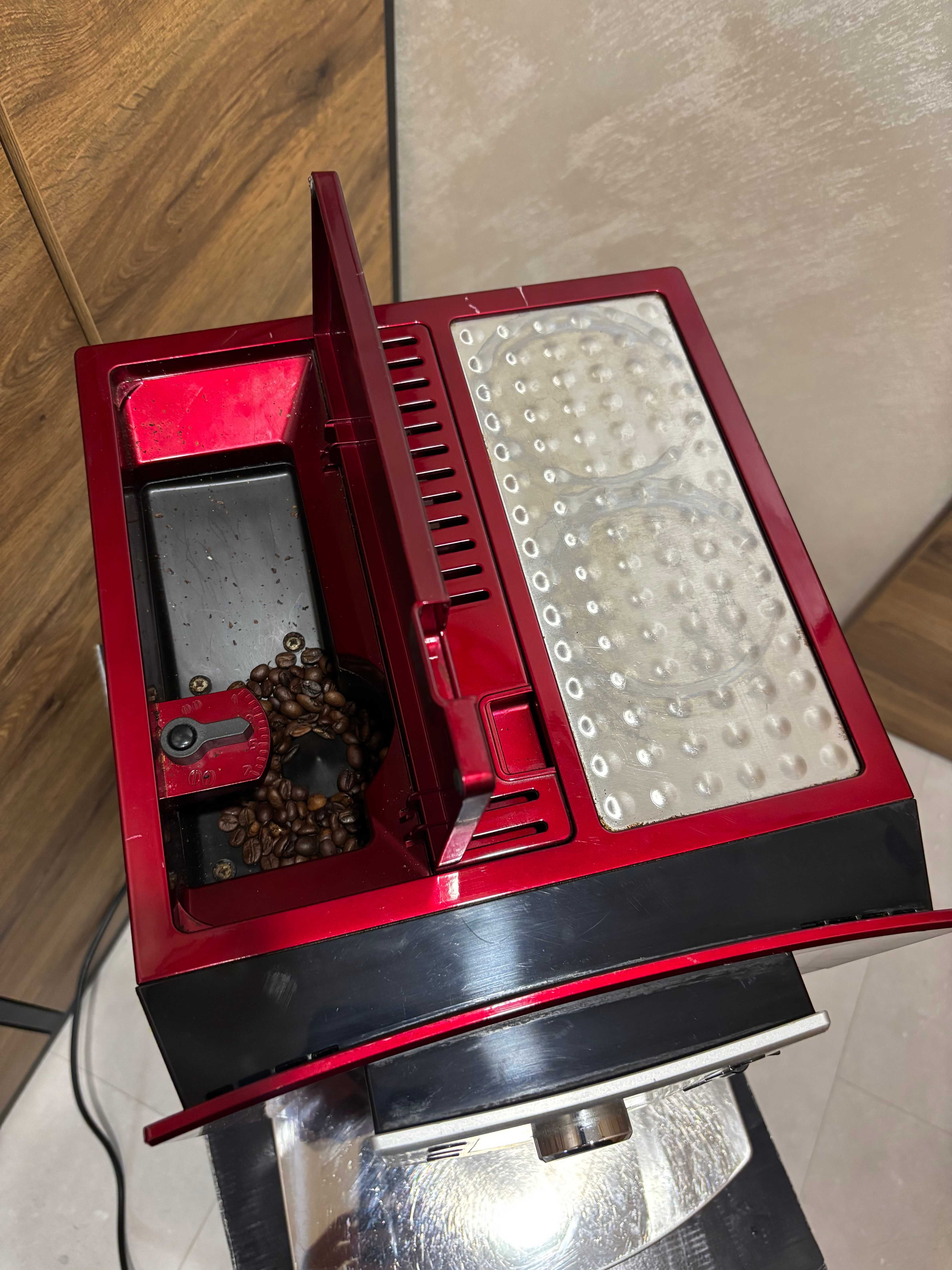 Кафеавтомат Delonghi Perfecta made Italy червена