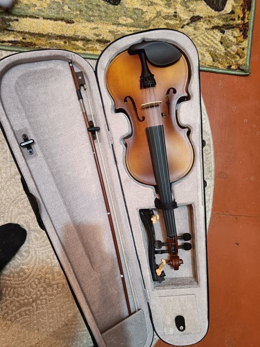 Продам скрипку.новая