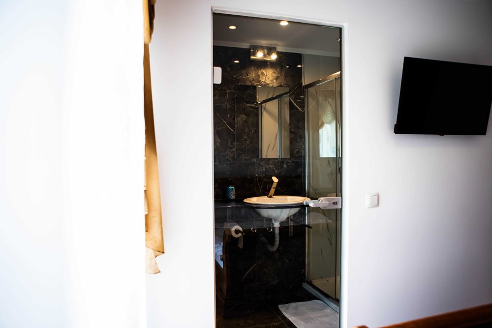 Vila/pensiune/cabana cu Jacuzzi si Sauna- Primim Voucher de Vacanta