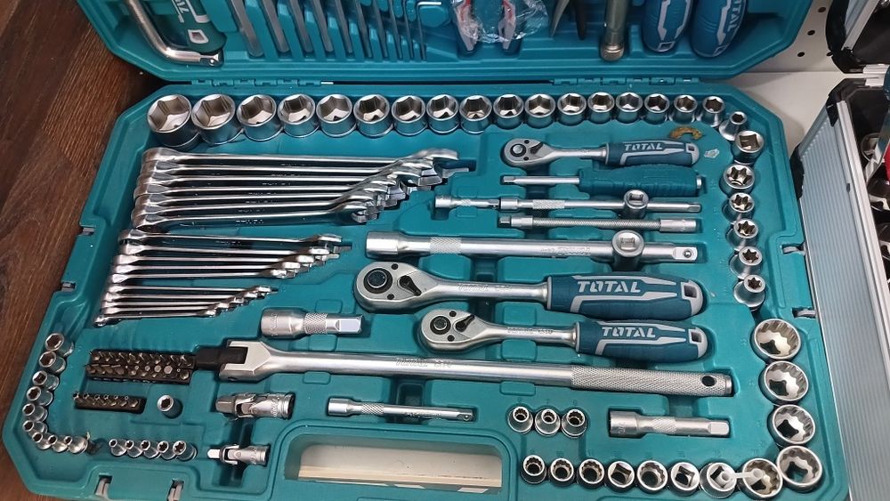 Продаётся набор ключей