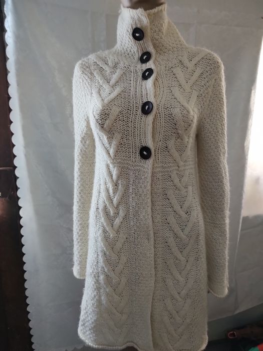 CARDIGAN lucrat manual din lanita naturala.