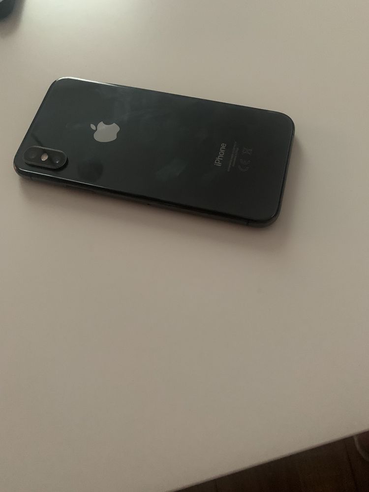 iPhone xs puțin folosit