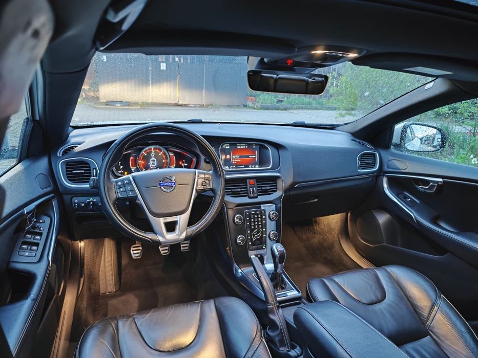 Volvo V40 R Design 2.0 Diesel D4, 190 Cp/Hp, panoramic, biturbo, piele