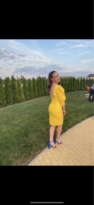 Vând rochițe de seara