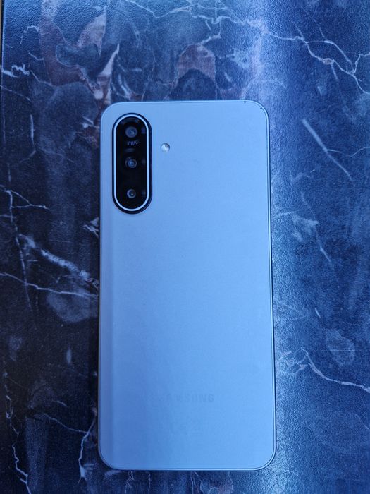 Samsung A17 5g 256gb.