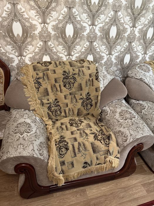 Продам диван с креслами