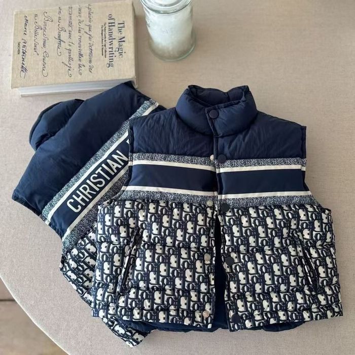 Детская жилетка новая