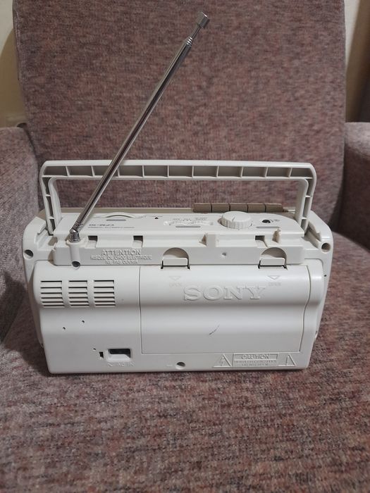 Radio Sony, Nordmande,Gruding