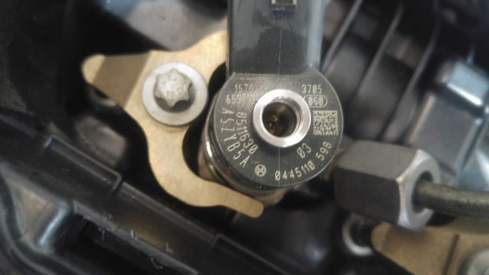 Injector 0445110598  b37c15a 1.5 d bmw seria 2 f45  f44 f46  bmw x1 f48  x2 f49