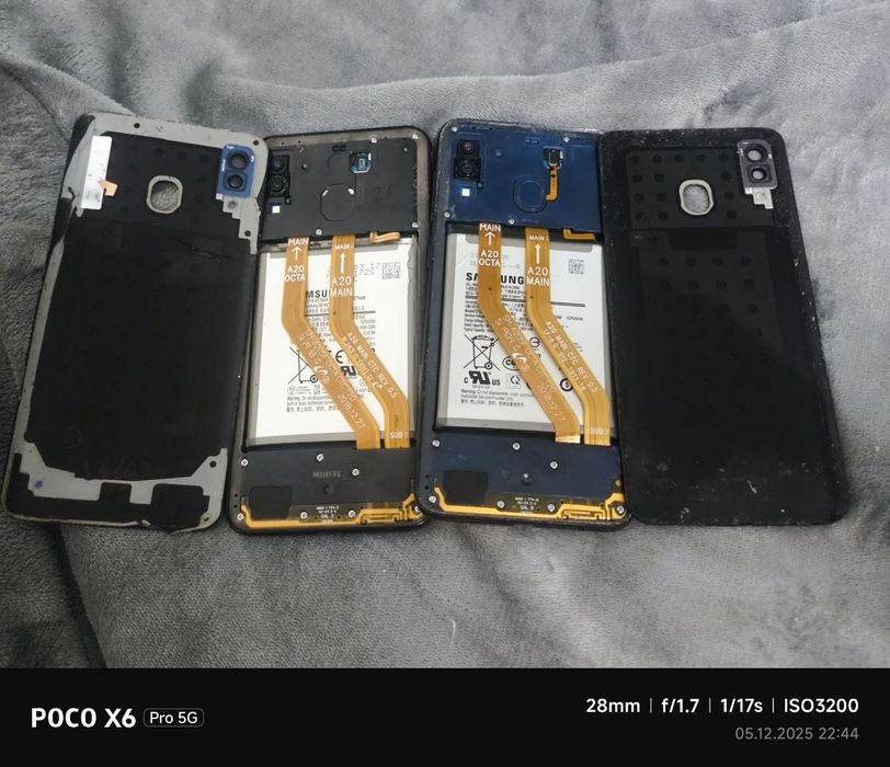 Продам два Самсунга а20 на запчасти