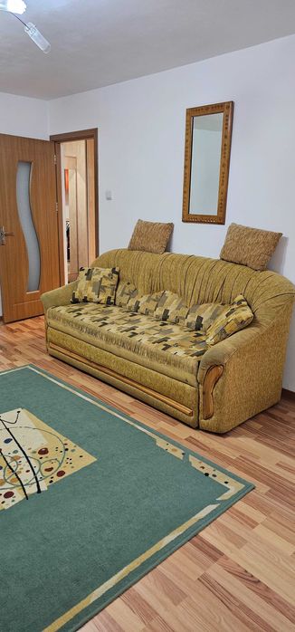 Inchiriez pe termen lung apartament cu 2 camere decomandat