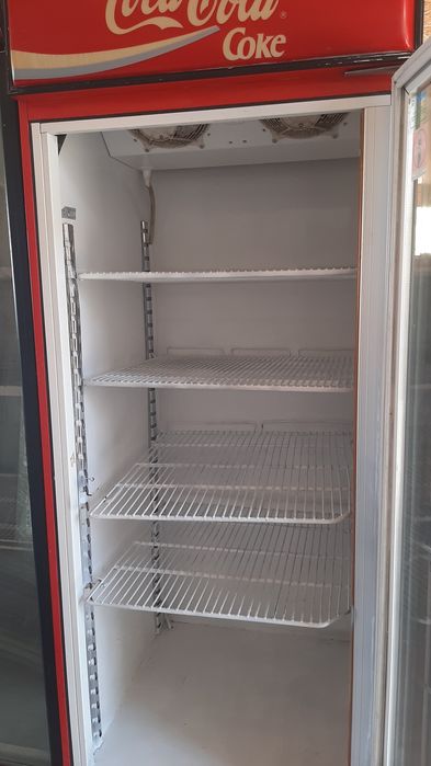 Vand vitrine frigorifice,stare foarte bună de functionare