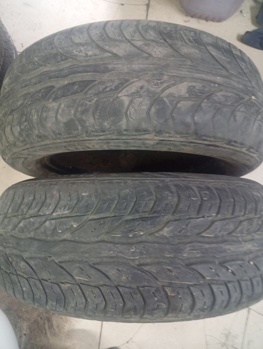 Продам две покрышки 195 60 r15.