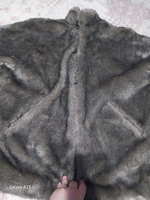 Шуба очень тёплая мягкая одевала 2 раза