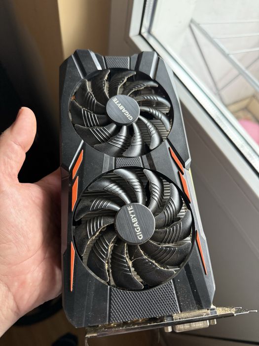 Vand placa video gtx 1050 ti