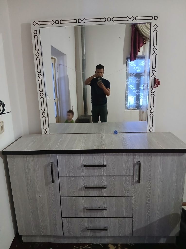Shkaflar sotiladi tosh oynaxam