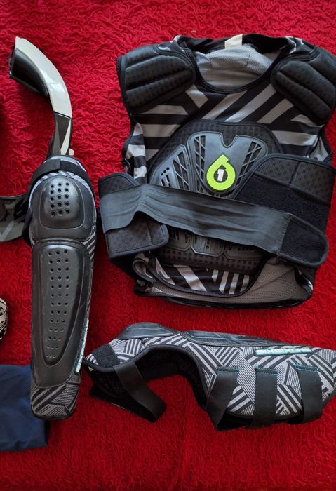 Vand echipament Downhill Freeride Enduro Alpine Stars  Sixsixone