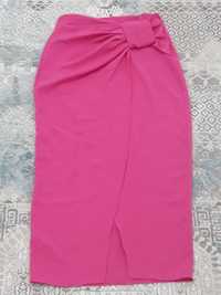 Новая юбка красивого розового цвета сделано как запах при ходьбе вырез
