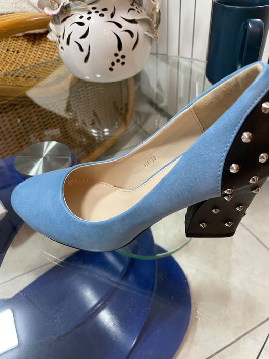 Vand pantofi eleganti bleu,mar 38,dar buni pentru 37,noi
