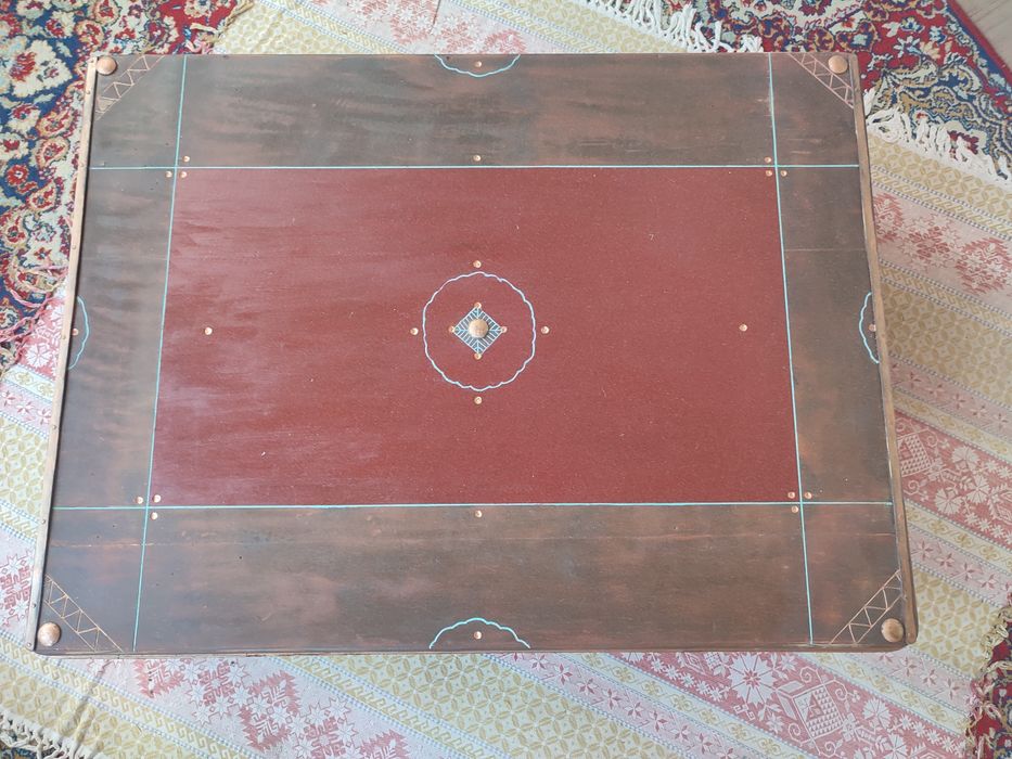 Masă antică de la începutul secolului al XIX-lea.-lea