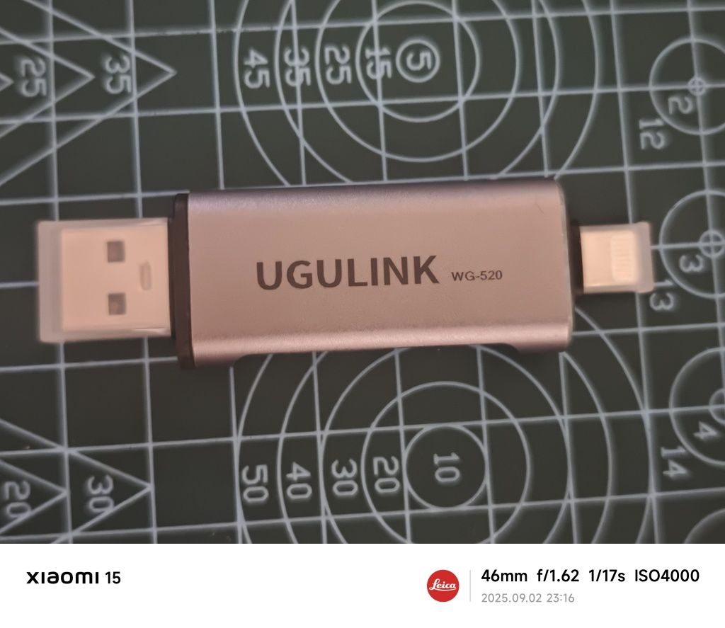 Четец за карти памет с Lightning/USB