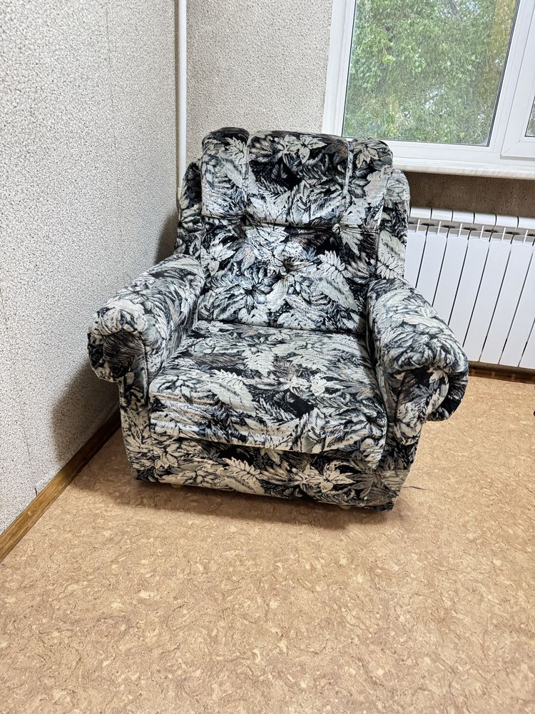 Отдам даром диваны, кровать и кресла