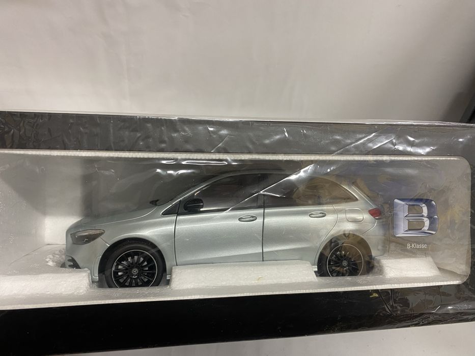 Z Models MERCEDES-BENZ B-Klasse W247 2018 machetă auto scara 1:18 24cm
