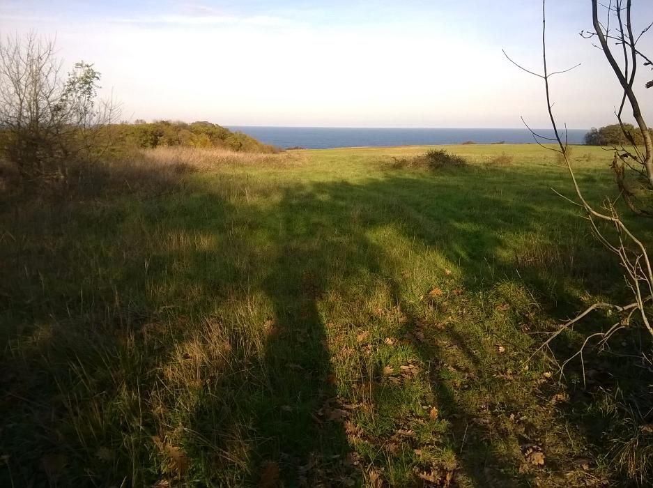 Продавам земя на морето