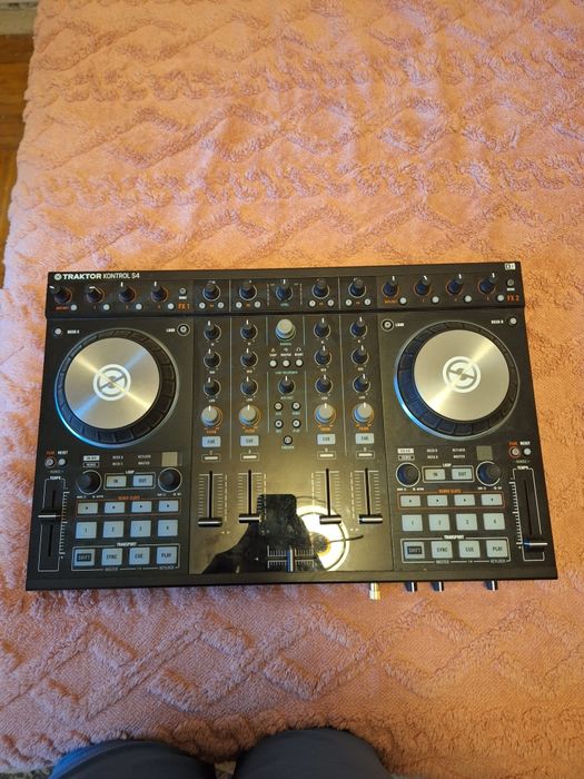 Consola Traktor kontrol S4 în stare perfecta