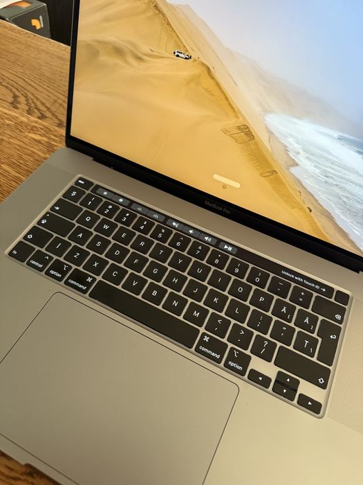 2019 MacBook Pro 16, i7, 16GB, 512GB