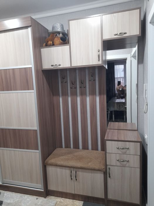 Продам красивую прихожую