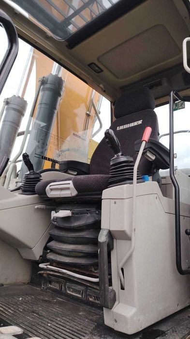 Excavator Liebherr 906