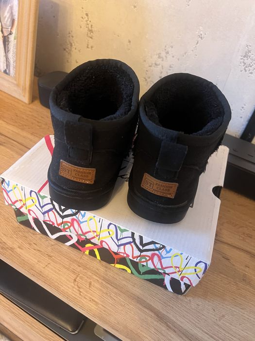 Ghete tip ugg imblanite fetite
