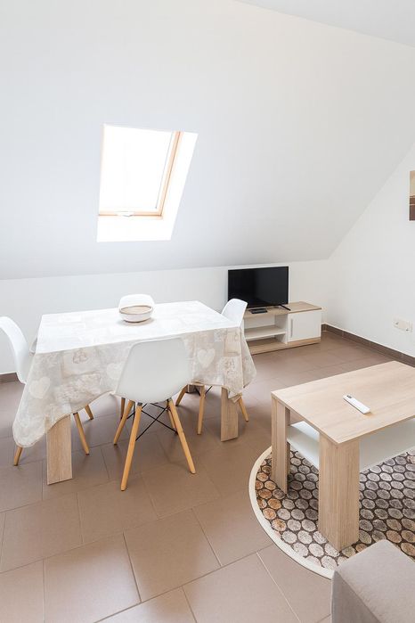 Дава се под наем Двустаен апартамент в Пловдив, Център - 80 кв.м за 562 € - Снимка #1