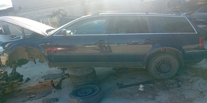 Portfuzeta fata dreapta Volkswagen VW Passat B5.5 (facelift)