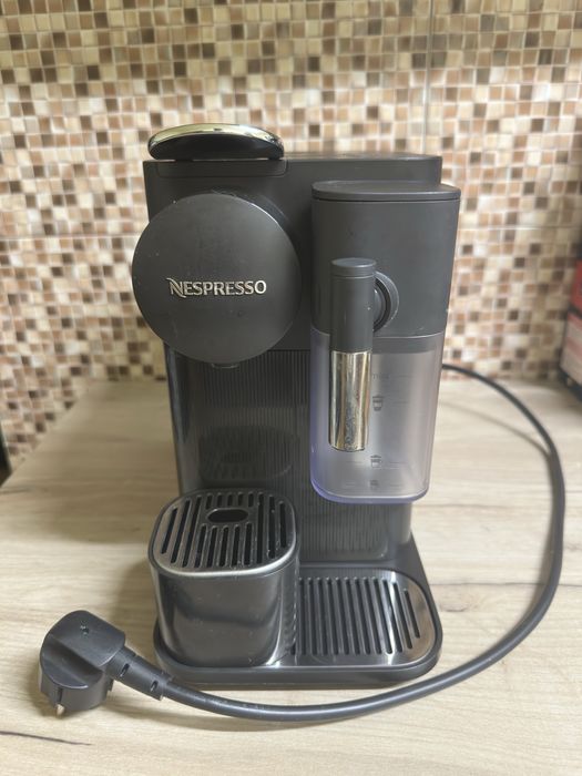 Espressor Aparat de Cafea Nespresso Lattisima One
