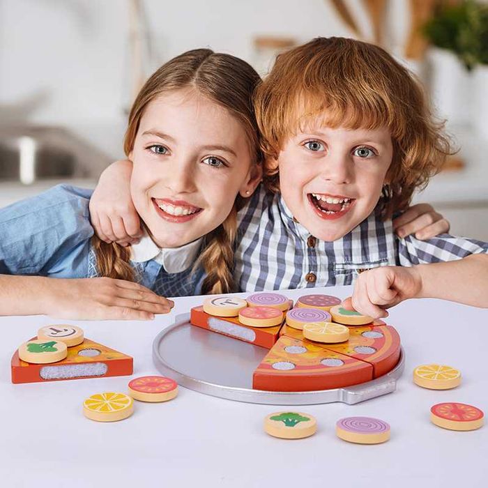 Дървен комплект Пица - рязане, гарниране и сервиране в една игра