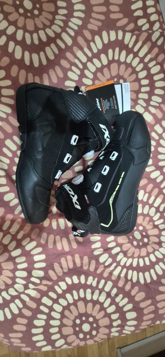 Ghete moto de vanzare