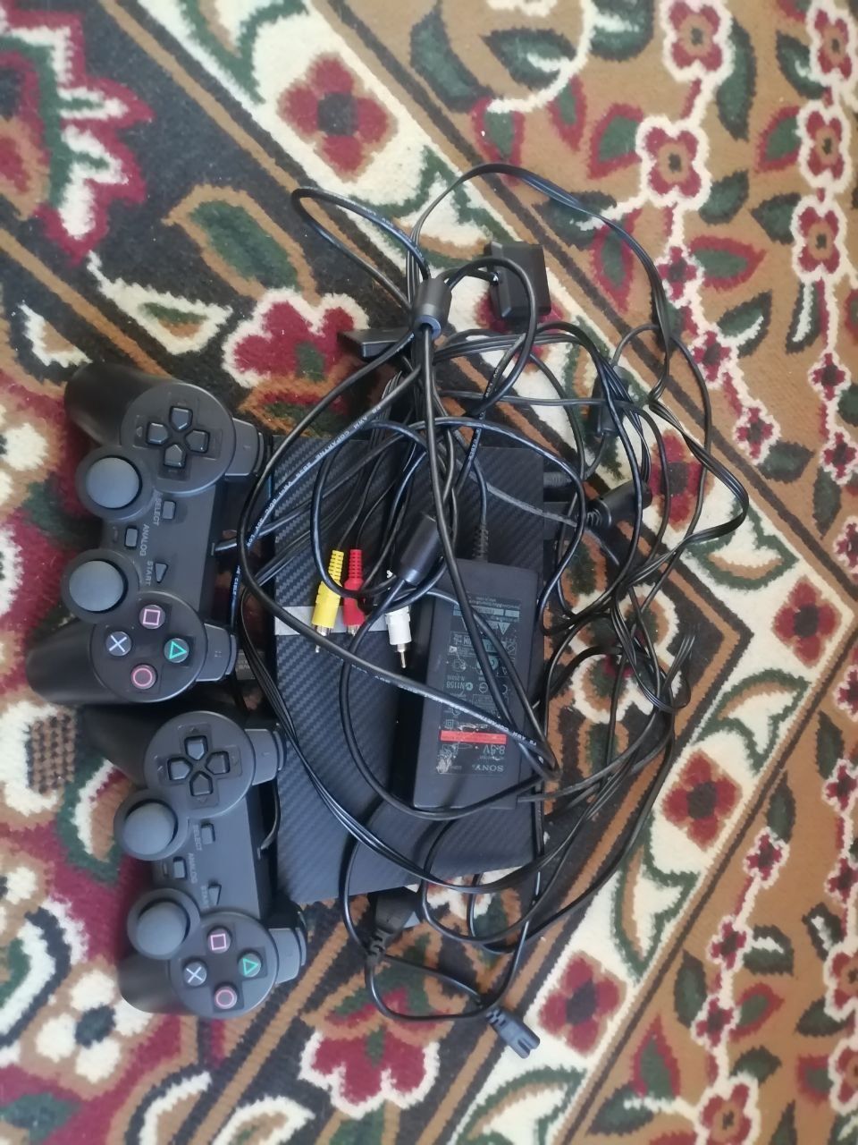 Sony Playstation 2 sotiladi srochni