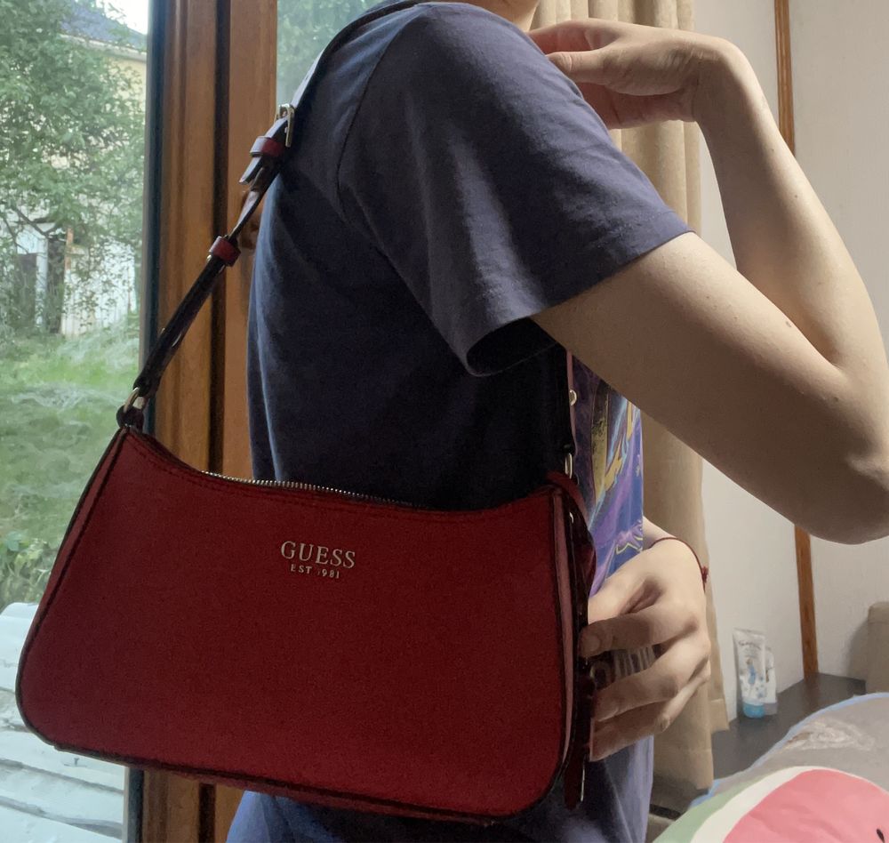 Сумка багет Guess