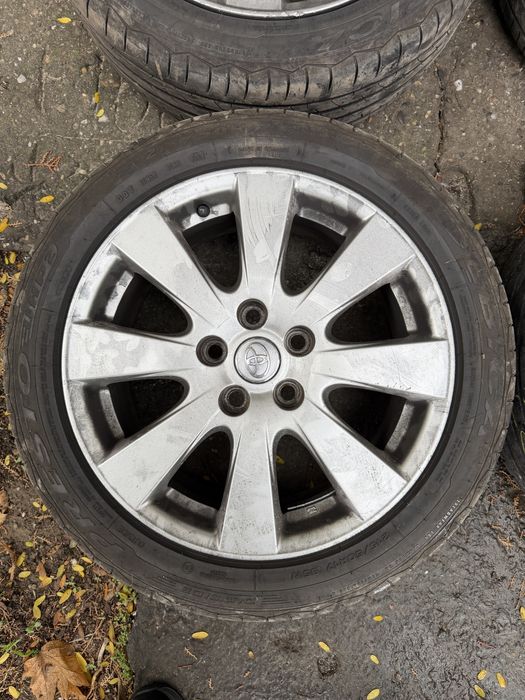 Jante aliaj originale Toyota pe 17” + anvelope + prezoane + capace