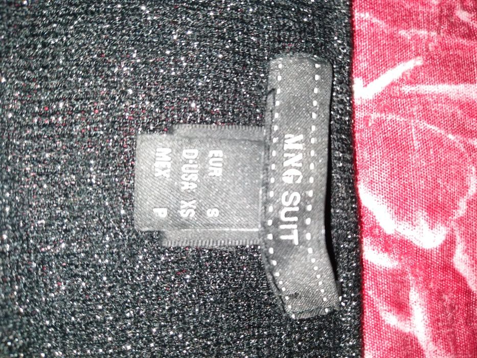 Елегантен дамски потник.Черен цвят със сребърни нишки