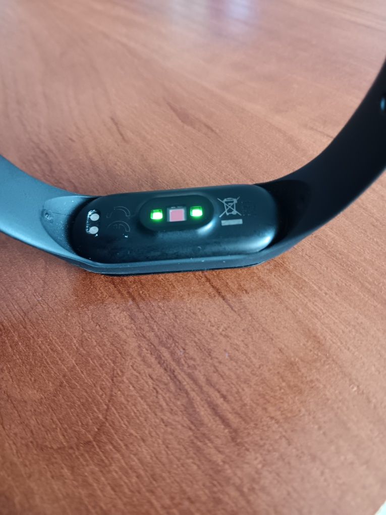 Mi Smart band 5 + зарядно за части