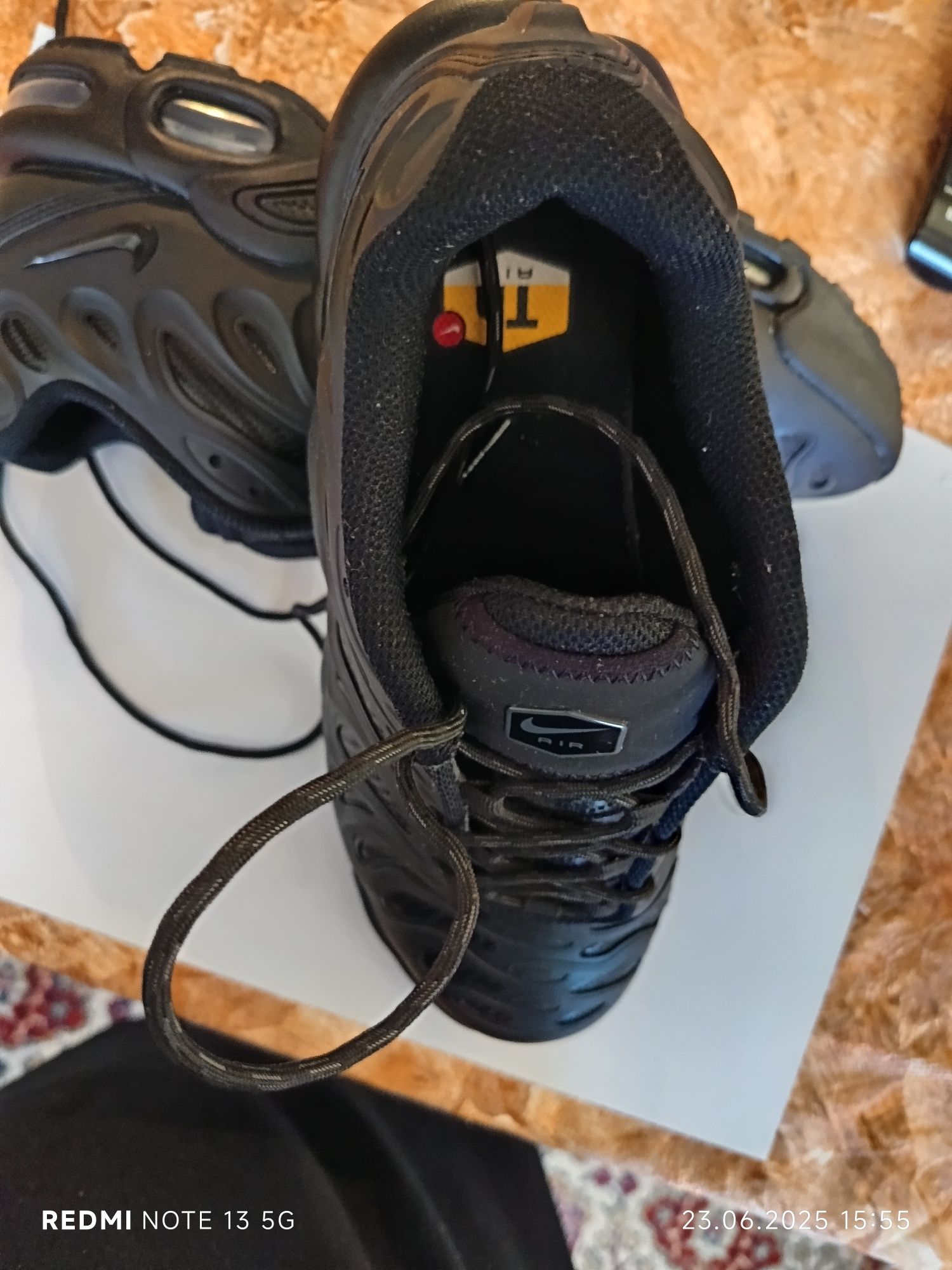Продават се нови маратонки , Nike