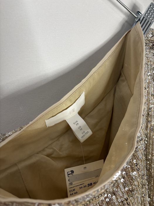 Златист комплект от пола и бюстие