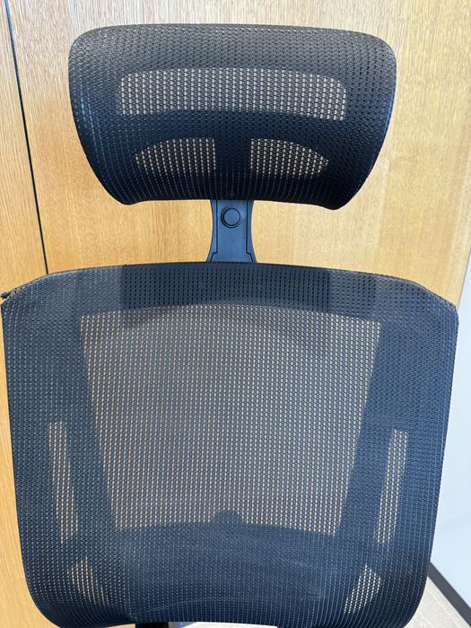 Въртящ се офис стол