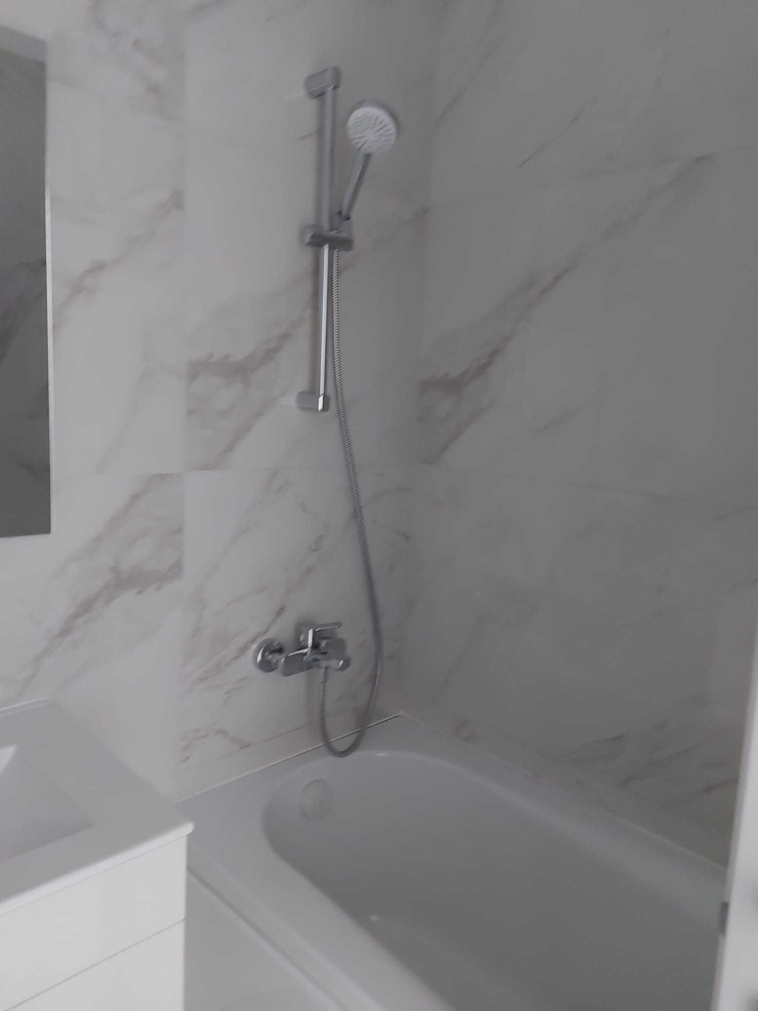 Inchiriere apartament bloc nou cu loc de parcare zona vest