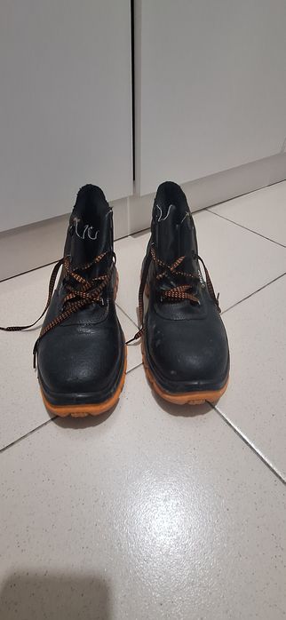 Ботинки рабочие.